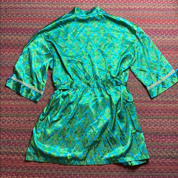 SOLD ❤️ VINTAGE SILKY ORNATE DAMASK ROBE - Picture 5 of 5